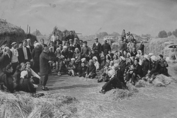 土地集体所有是怎么形成的,国有土地变成集体的