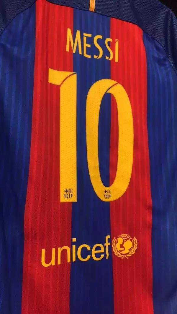 同为骚紫色，你的选择是皇马还是巴萨？