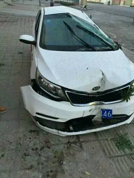 把车借给别人看他会干啥,把车借给朋友才发现车还能这么开