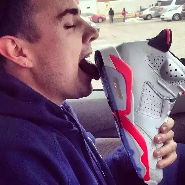 见过爱球鞋的，但是爱成这样的，你见过吗？