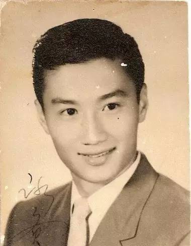 他曾风光不可一世，80岁杖朝之年抱得美人归，脾气仍然火爆