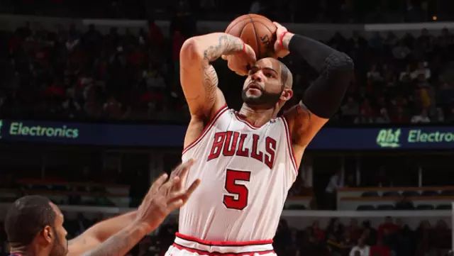 背身单打脚步走几步,背身单打转不过身