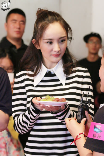 杨幂周一见！最会穿衣的女神*服私**都不过500元