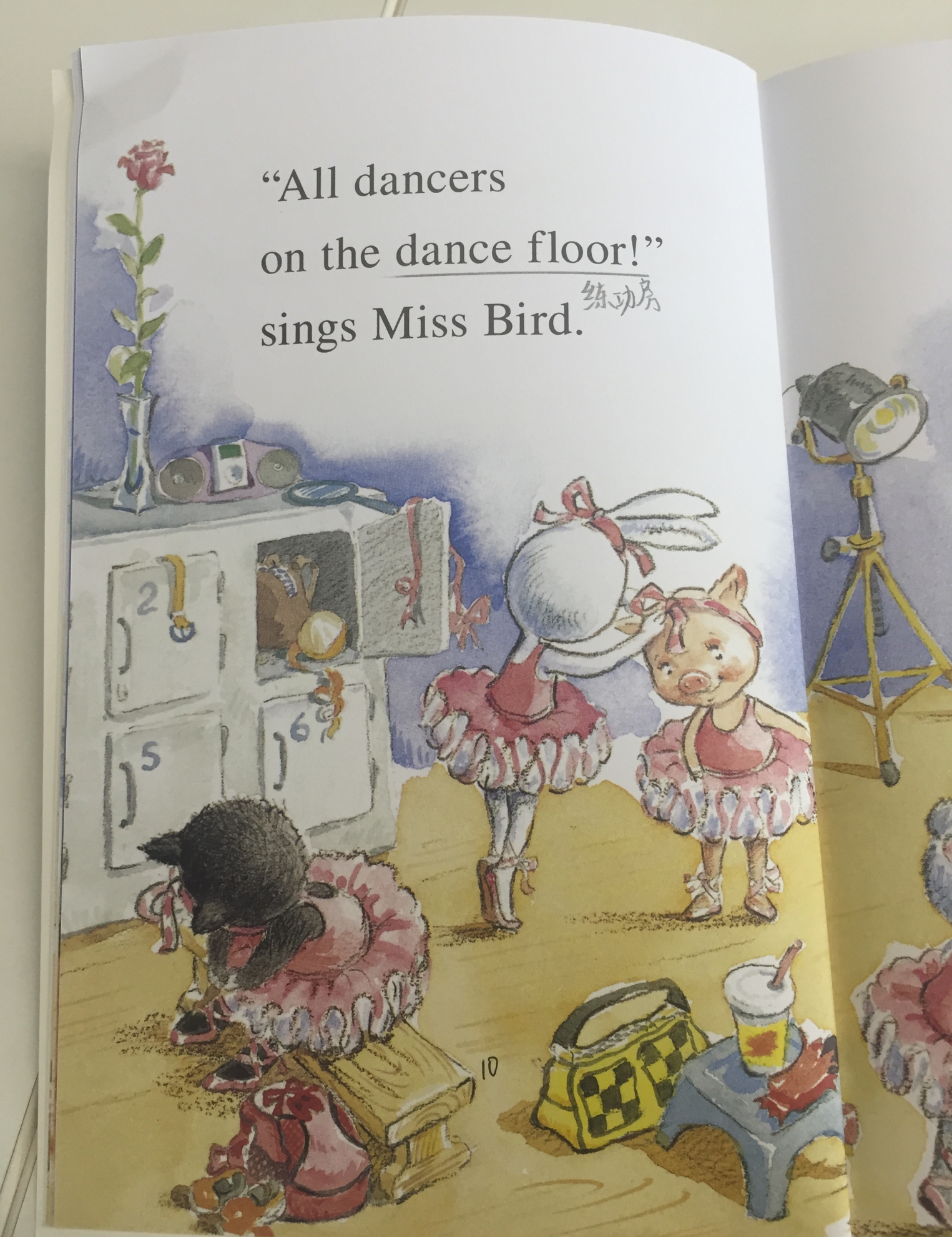 跟小猫Mia绘本学跳舞相关的英文，服装、舞蹈动作应有尽有