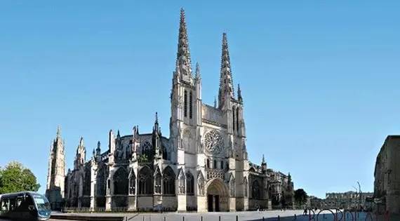 欧洲杯举办的球场,欧洲杯揭幕赛球场