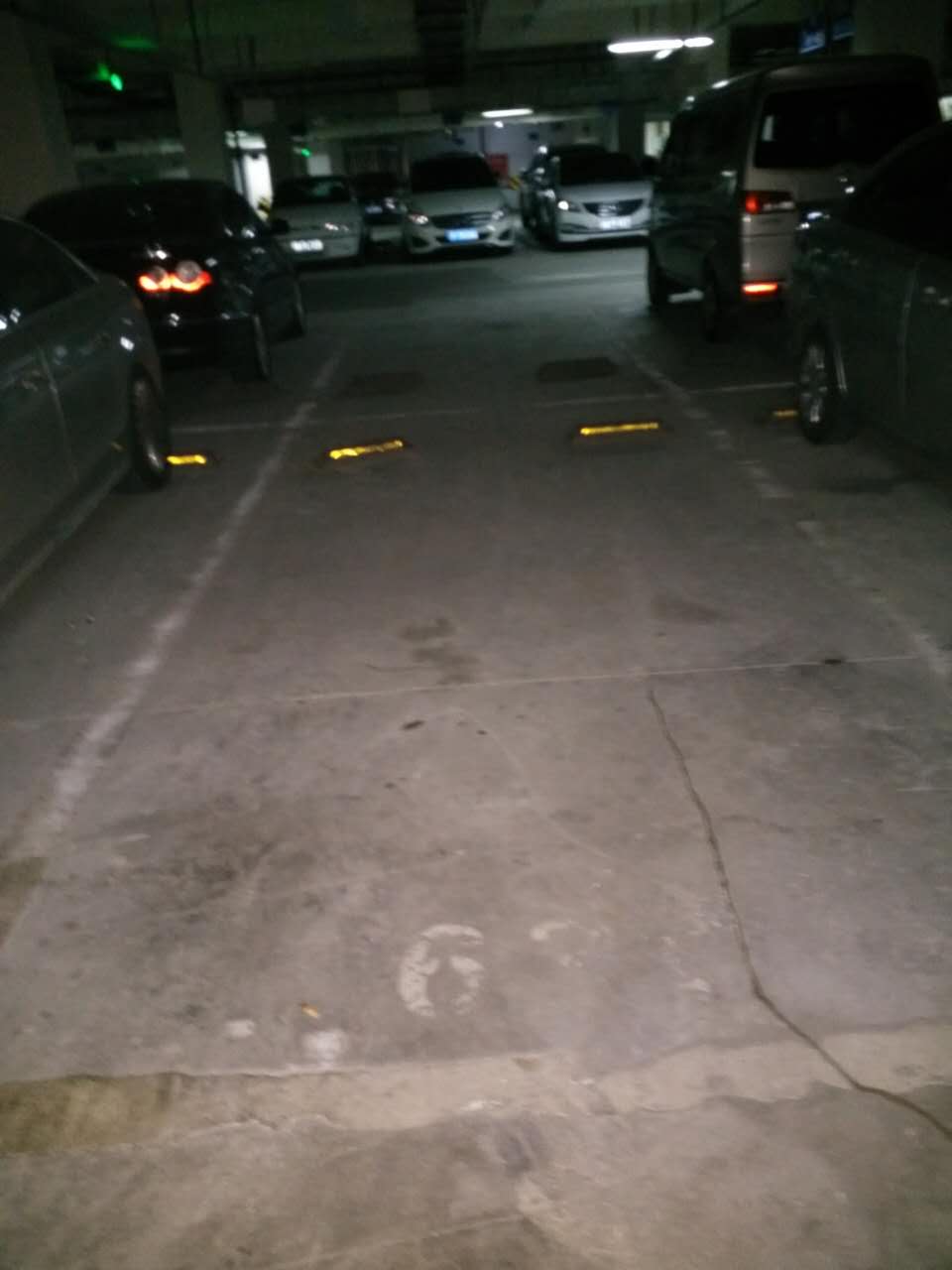 小区车位突然降价业主头疼,小区业主被骗1000万