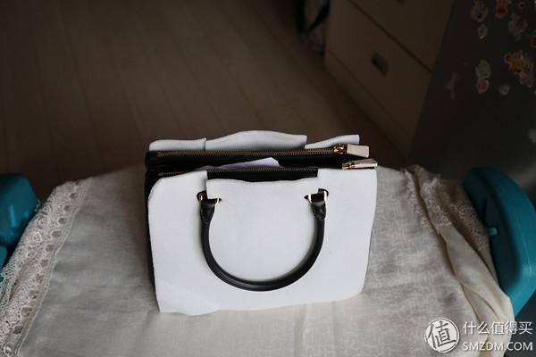 拎PRADA的小恶魔 — 三亚免税店购入 PRADA 普拉达