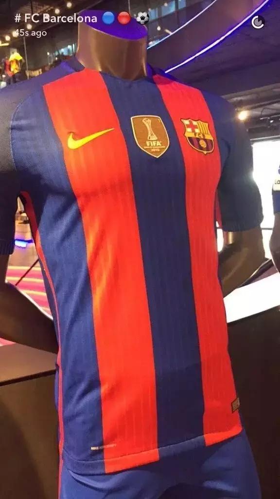 同为骚紫色，你的选择是皇马还是巴萨？