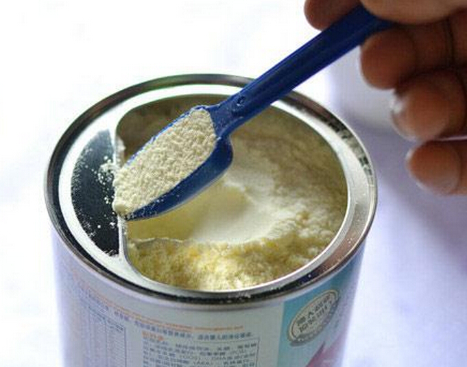 孩子快两周了，我才想去了解婴儿配方奶是咋回事！