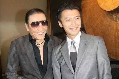 他曾风光不可一世，80岁杖朝之年抱得美人归，脾气仍然火爆