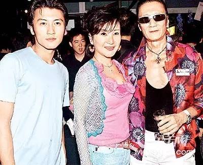 他曾风光不可一世，80岁杖朝之年抱得美人归，脾气仍然火爆