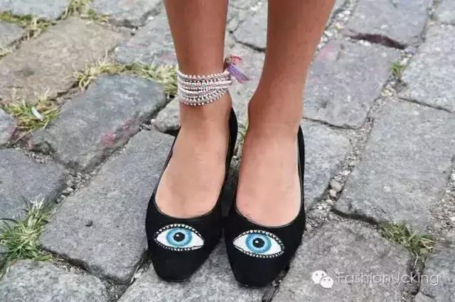 听说，脚踝链和鞋子更配哦