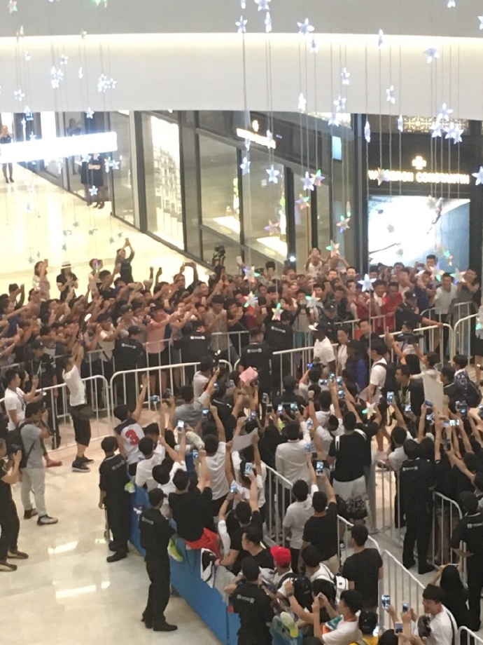 巨星韦德打路人球,篮球明星韦德冬天照片