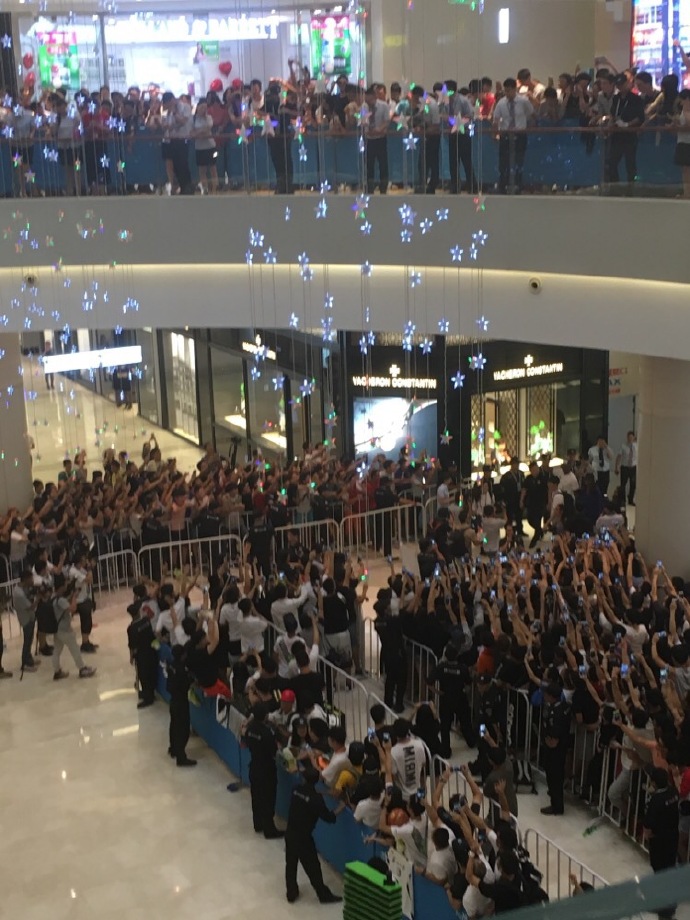 巨星韦德打路人球,篮球明星韦德冬天照片