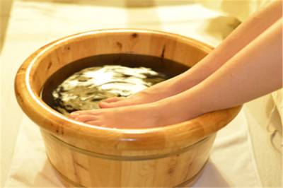 打羽毛球后脚跟起茧子怎么办,打羽毛球脚底水泡破了多久能好