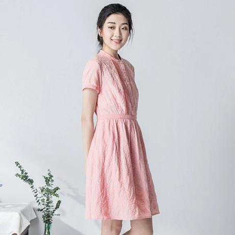 夏季女神最爱的一款棉麻连衣裙很有女人味哦!