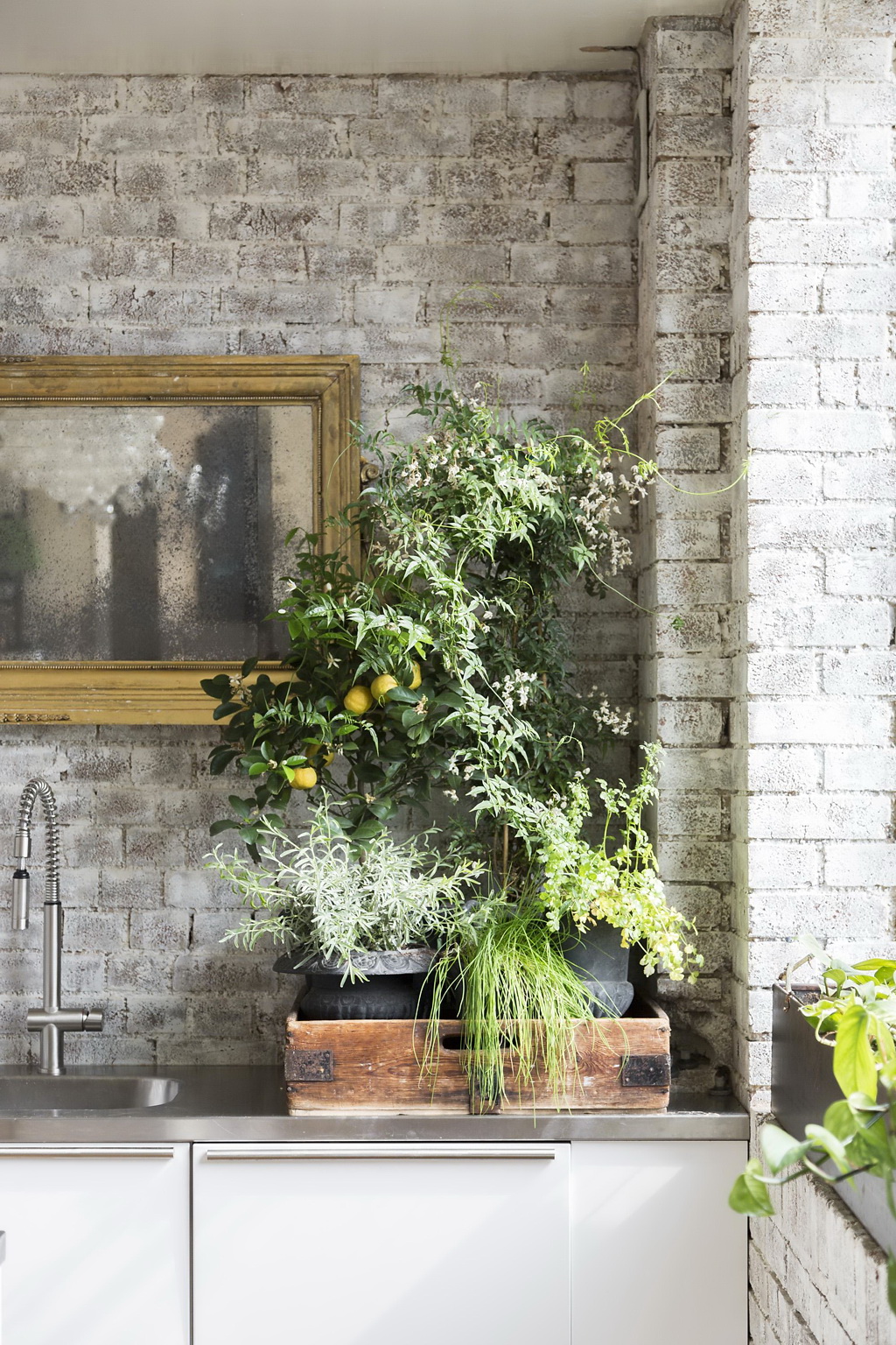 西晒怎么装修隔热效果最好,西晒房间闷热怎么解决