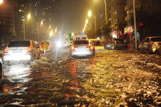最强降雨即将来袭请做好安全防范,大到暴雨强降雨马上来请做好防范