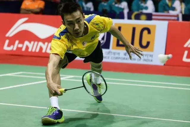 打羽毛球后脚跟起茧子怎么办,打羽毛球脚底水泡破了多久能好