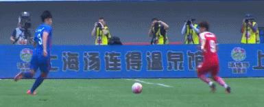 他是锋线杀手！一年废4人，爆头队友！球迷：有他中超能好？