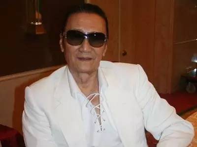 他曾风光不可一世，80岁杖朝之年抱得美人归，脾气仍然火爆