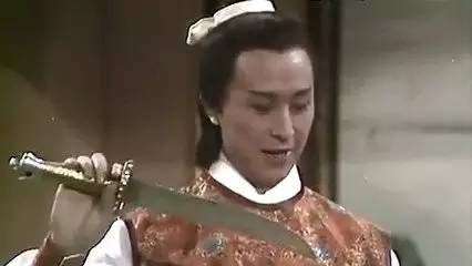 他曾风光不可一世，80岁杖朝之年抱得美人归，脾气仍然火爆