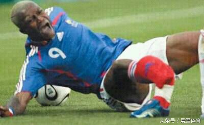 登巴巴断腿悲剧回放,登巴巴断腿事件外语解说