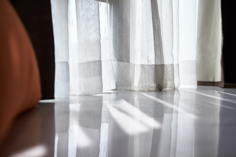 西晒怎么装修隔热效果最好,西晒房间闷热怎么解决