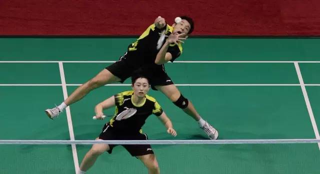 打羽毛球后脚跟起茧子怎么办,打羽毛球脚底水泡破了多久能好