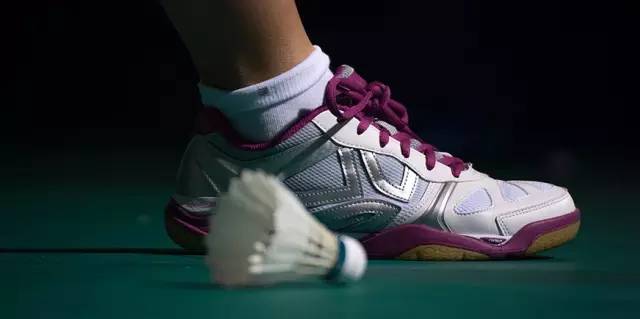 打羽毛球后脚跟起茧子怎么办,打羽毛球脚底水泡破了多久能好