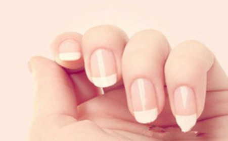 指甲上透露出的身体情况要重视,指甲上有条棕色的竖线挂什么科