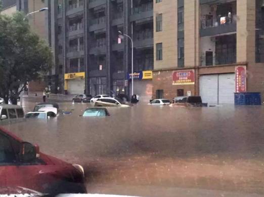 重庆暴雨一觉醒来看海,重庆暴雨看海