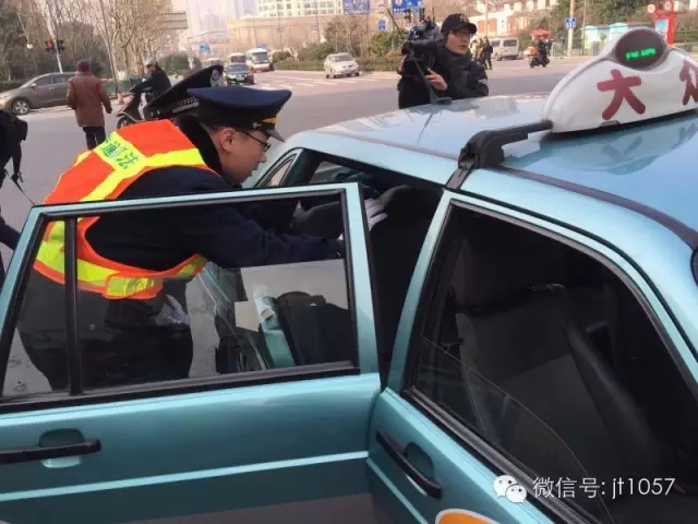 出租车拒载交通局给予什么处罚,出租车违规新处罚条例