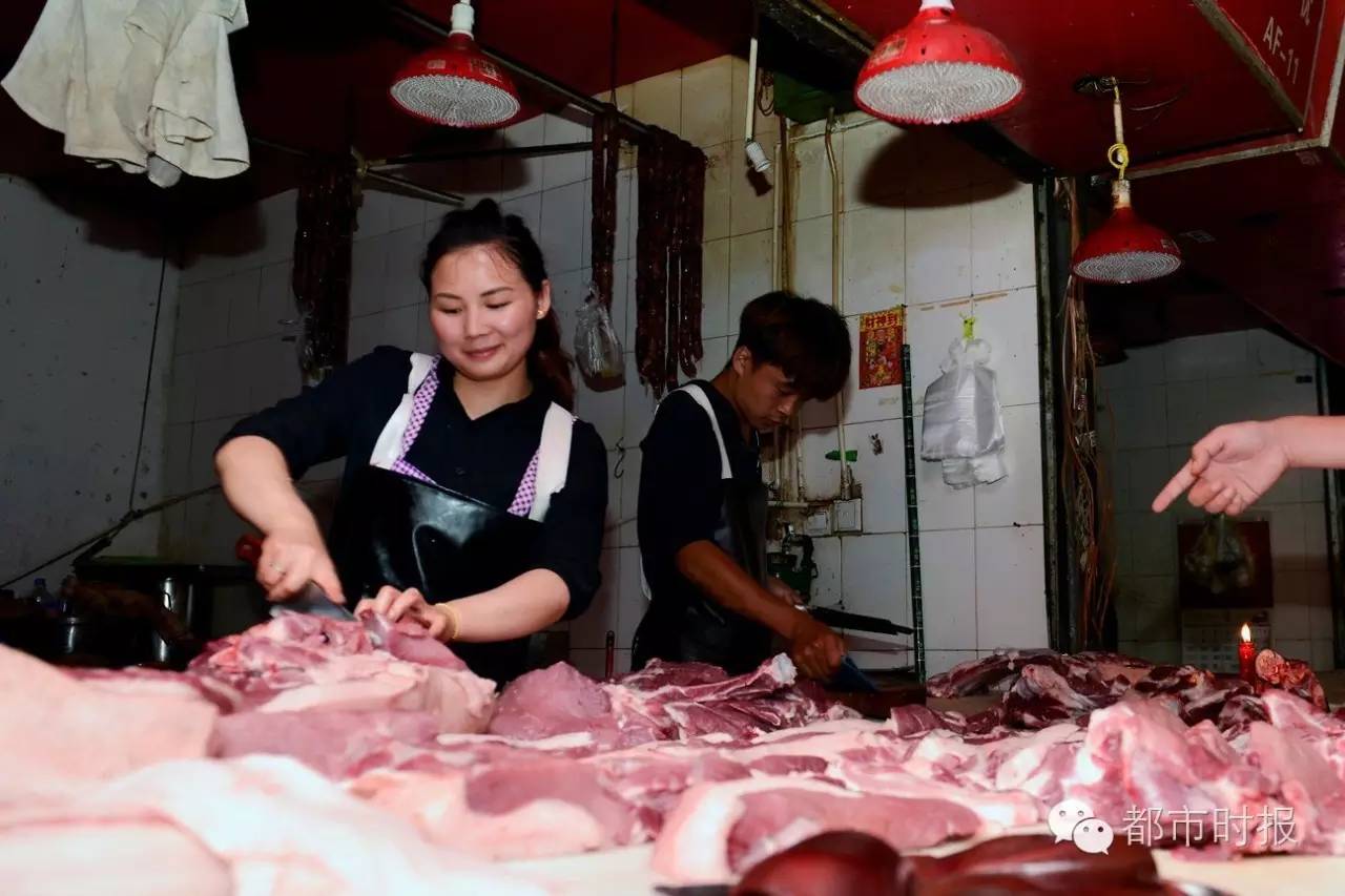 猪肉西施！篆新市场有个卖猪肉的90后老板娘美得不要不要的