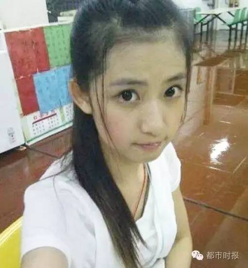 猪肉西施！篆新市场有个卖猪肉的90后老板娘美得不要不要的