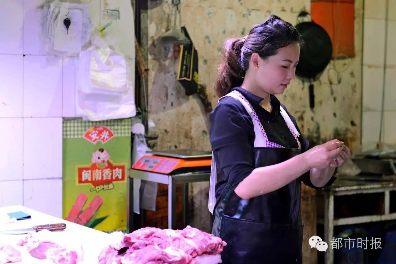 猪肉西施！篆新市场有个卖猪肉的90后老板娘美得不要不要的