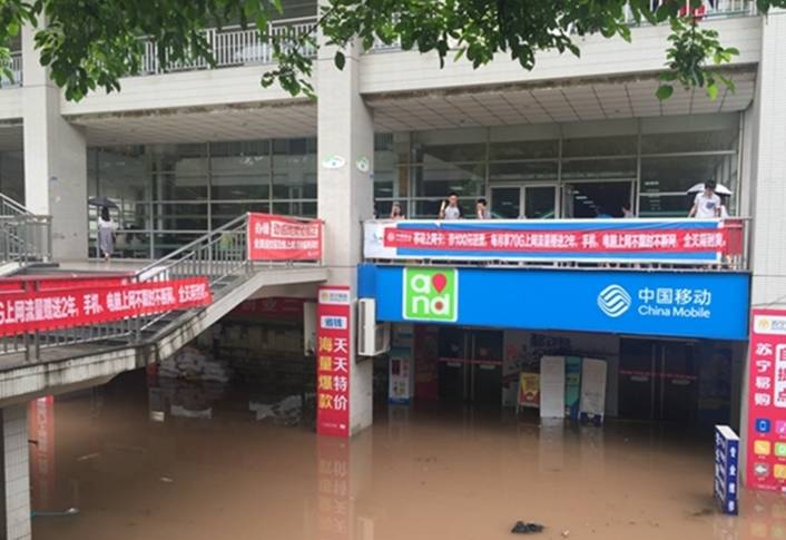重庆暴雨一觉醒来看海,重庆暴雨看海