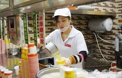 猪肉西施！篆新市场有个卖猪肉的90后老板娘美得不要不要的