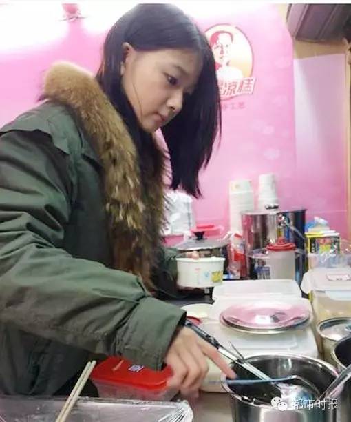 猪肉西施！篆新市场有个卖猪肉的90后老板娘美得不要不要的