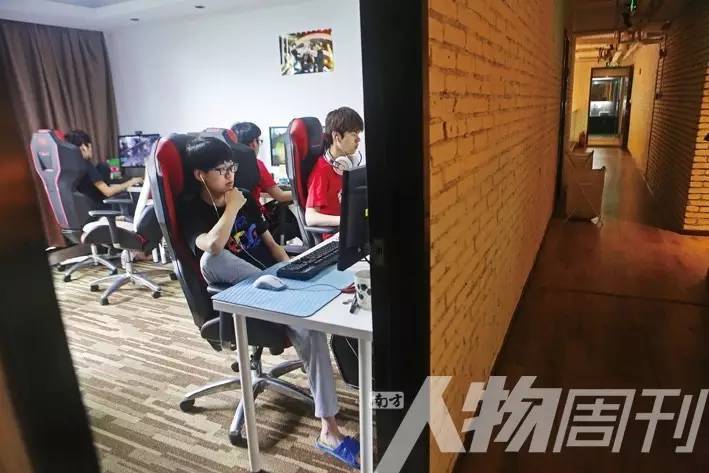 靠打游戏赚生活费,靠打游戏吃饭