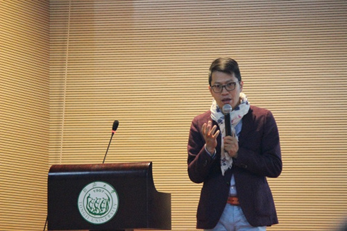 为了叫板美国汉堡，他把包子店开到哈佛大学，一年卖出3个亿