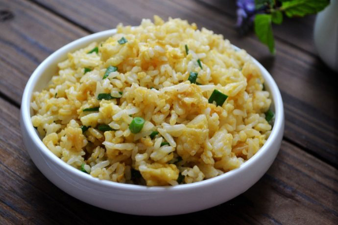 为了叫板美国汉堡，他把包子店开到哈佛大学，一年卖出3个亿