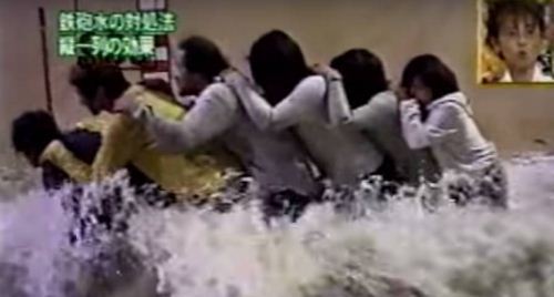 遇到暴雨来临，我们该怎么办？