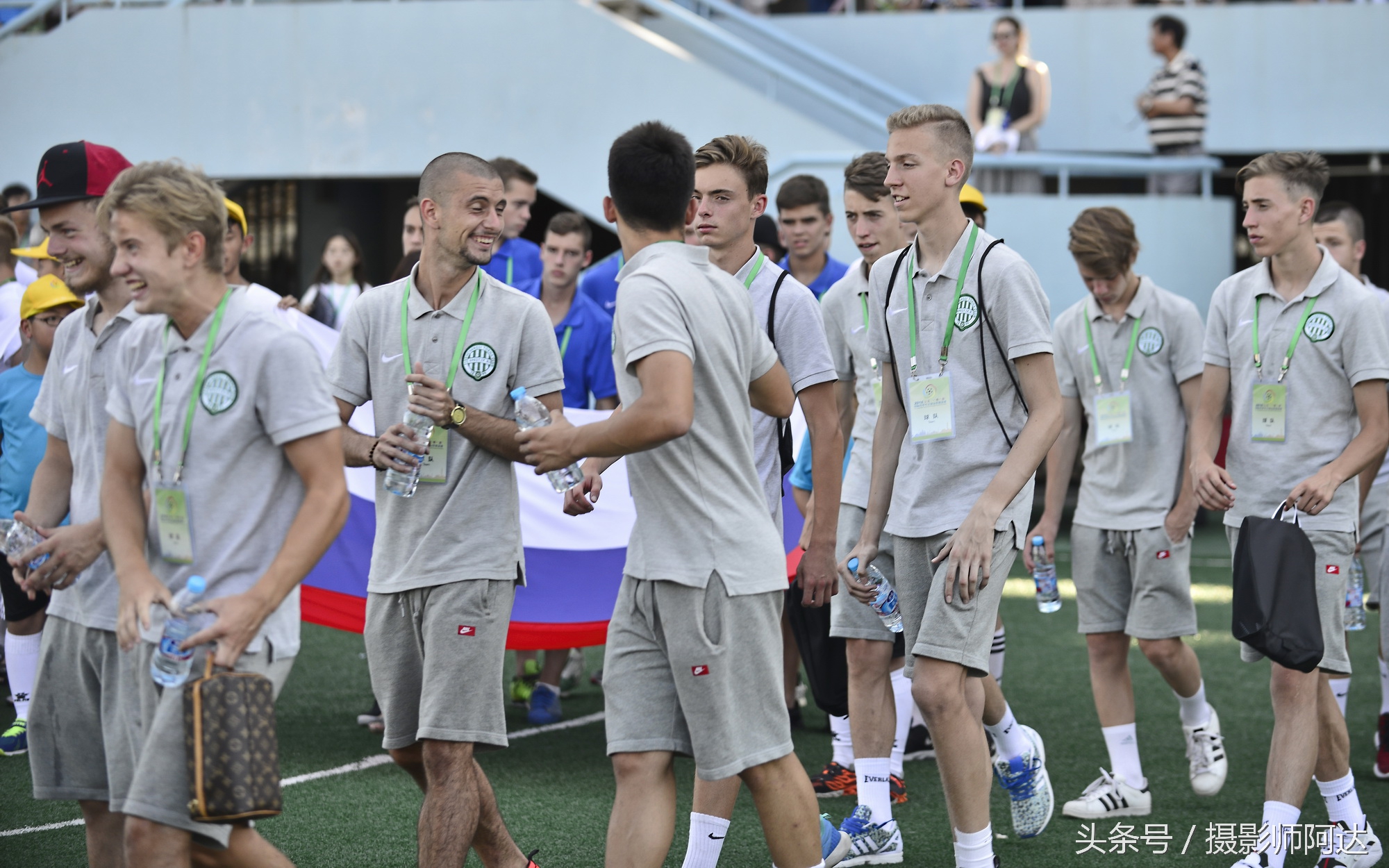 “一带一路”国际青少年足球赛在锡举行外国小帅哥很养眼