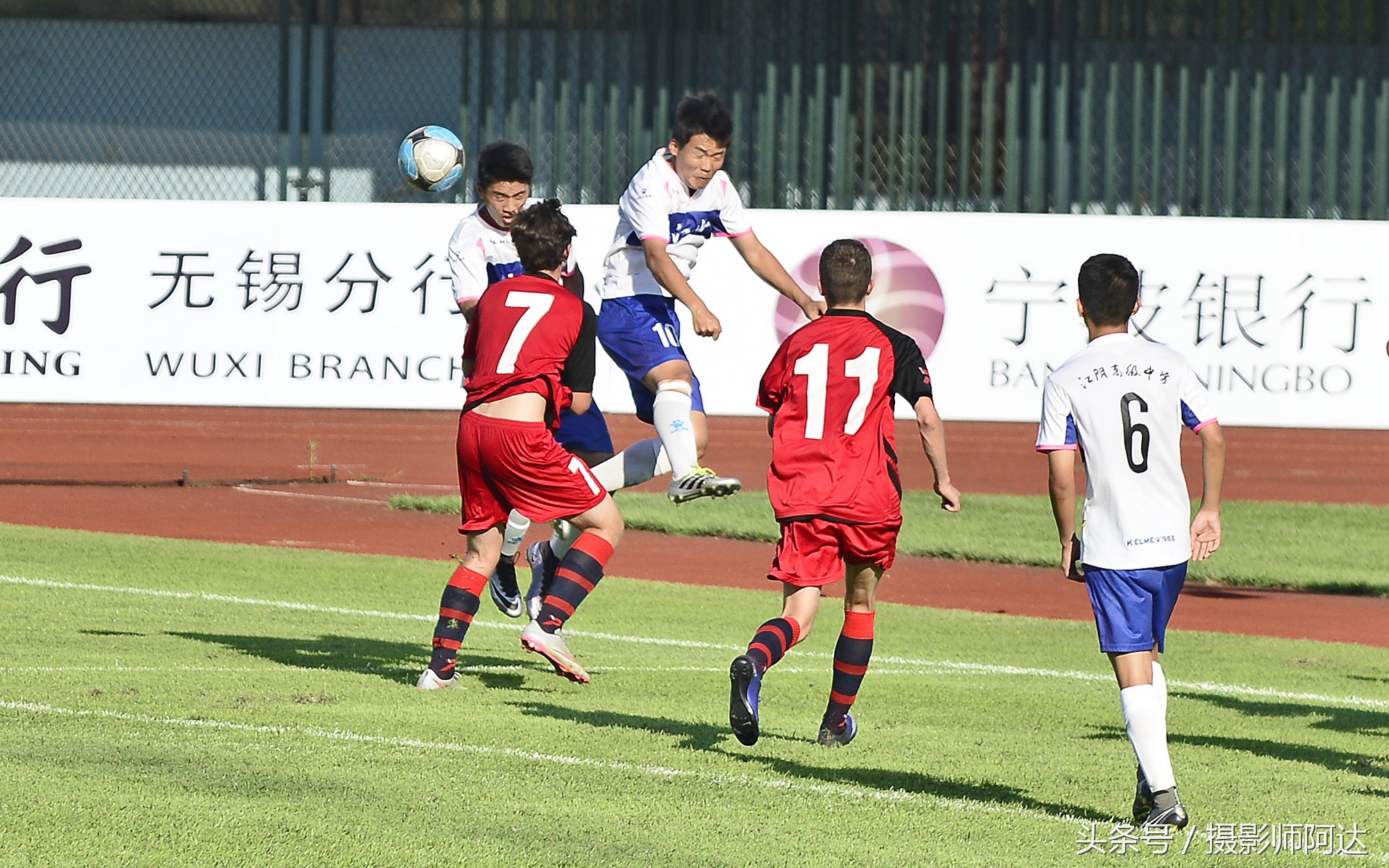 “一带一路”国际青少年足球赛在锡举行外国小帅哥很养眼