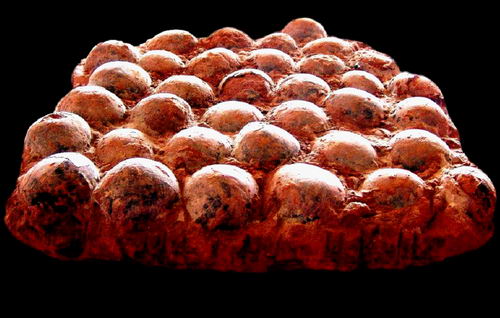 小孩脚下的足球，考古学家眼中的国宝，如今已震惊世界