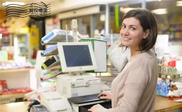 德国加油站的便利餐厅和便利店