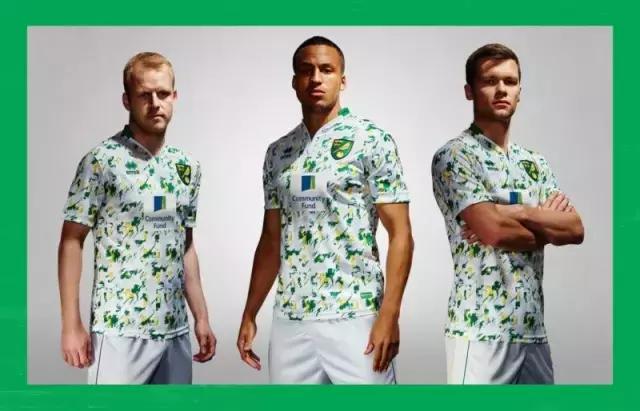 葛优春晚衣服什么牌子,葛优军绿衣服