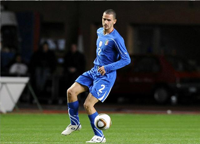 拉莫斯皮克中卫,现役足坛十大中卫拉莫斯皮克