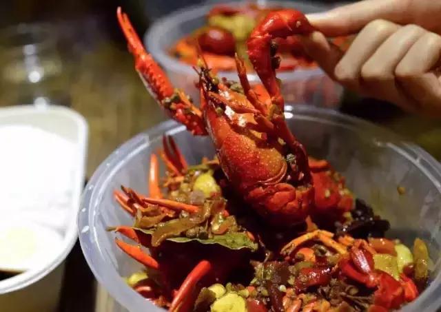 十二个时辰，三十九道工序，西安这家的秘制吮指虾好吃到没朋友